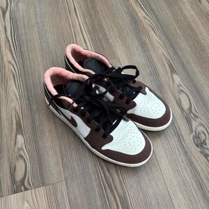 Women’s 8 Nike Air Jordan Low Mocha Brown
